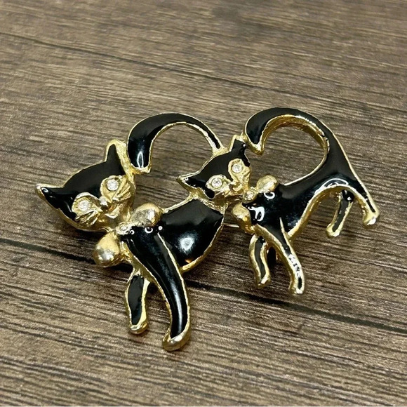 Gold Tone and Black Enamel Crystal Eyes Cat Brooch - Picture 1 of 4
